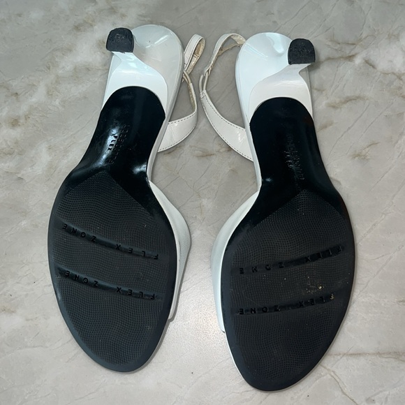 Liz Claiborne White FLEX Heeled Peep Toe Strappy Sandal Sz 9 - Picture 5 of 7